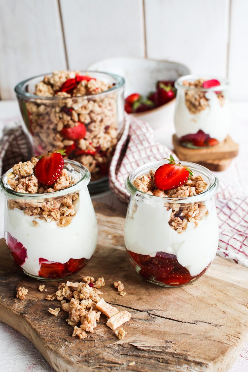 MÜSLI Topping mit Erdbeeren Alexkitchenlove